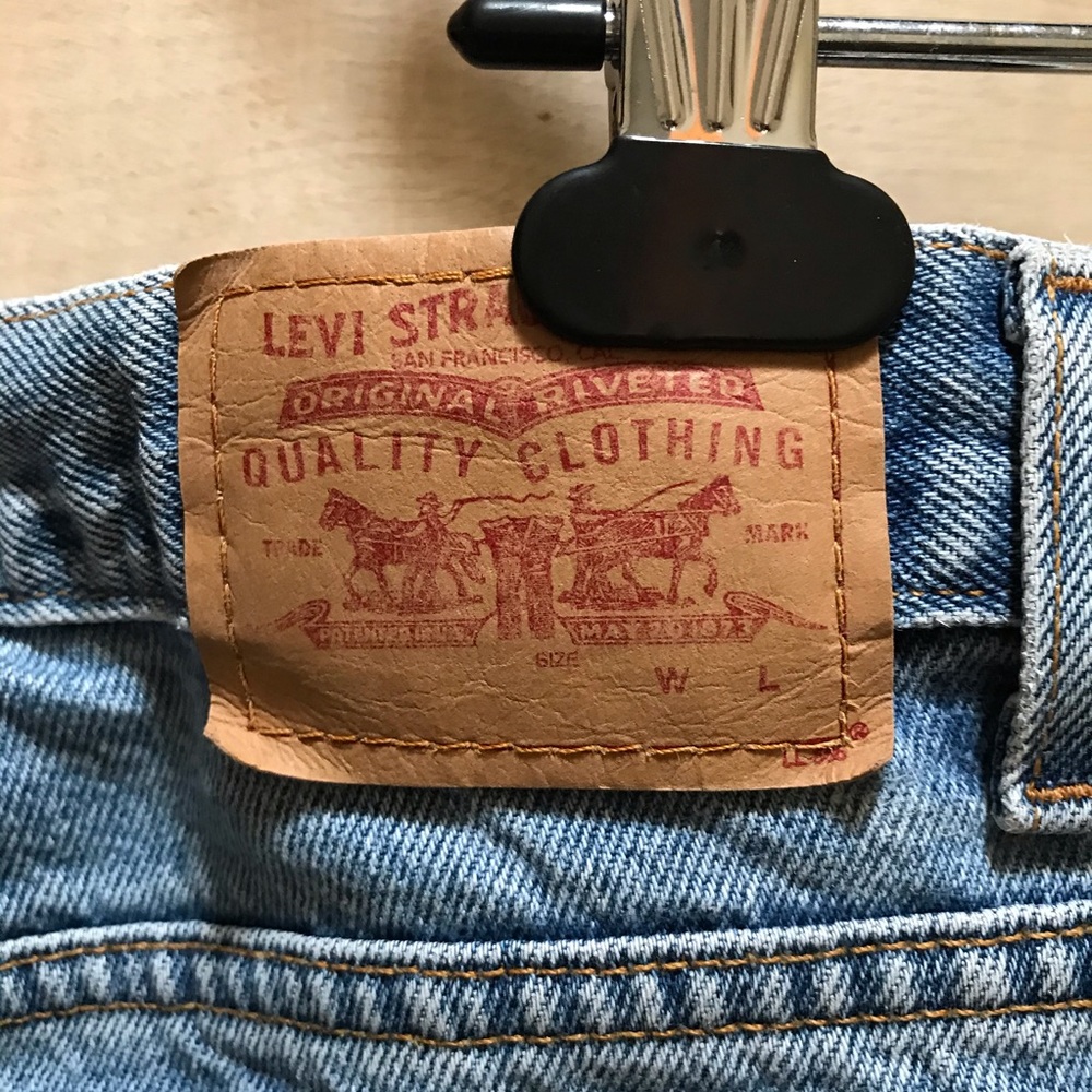 Vtg Levi’s Mid Rise Shorts - Picture 5 of 9